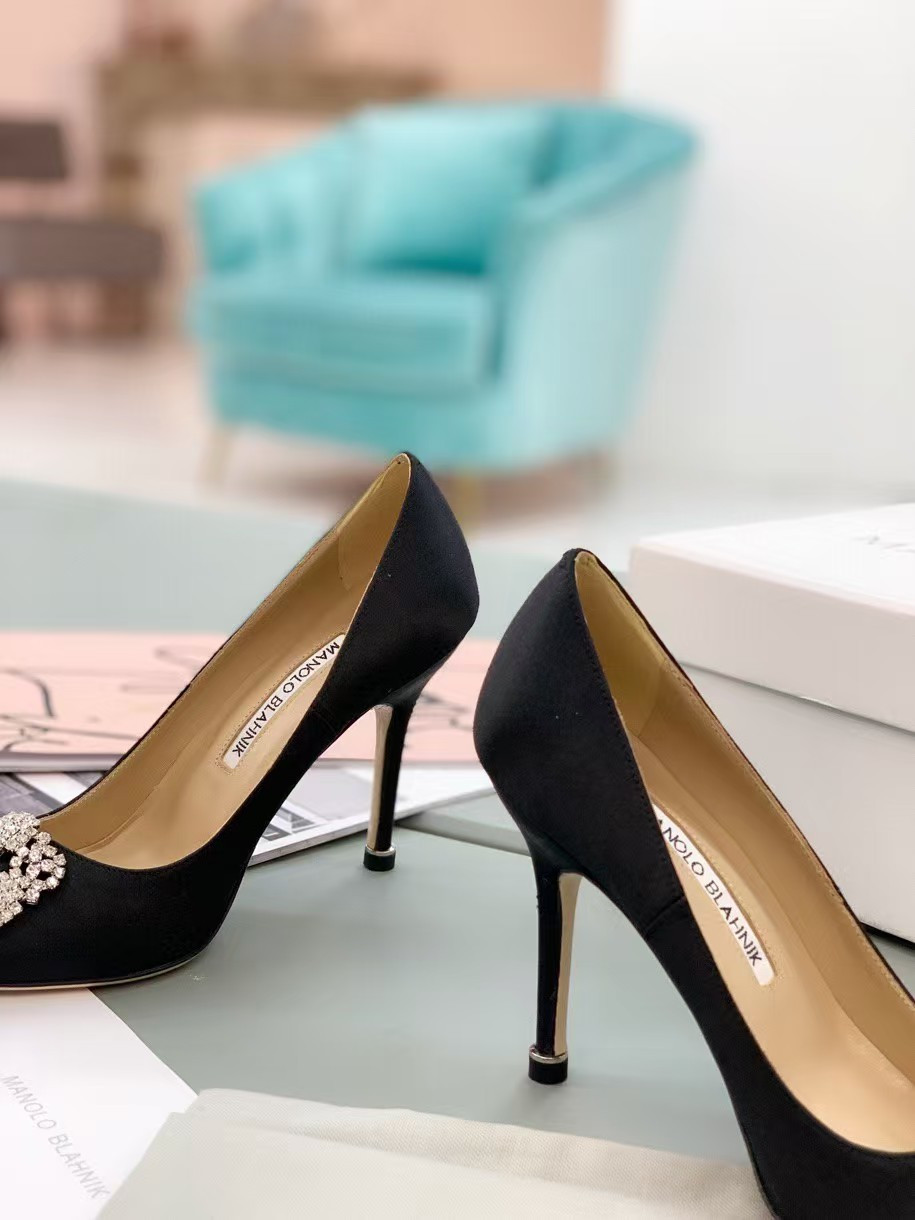 UA Manolo Blahnik HANGISI Black Satin Jewel Buckle Pumps
