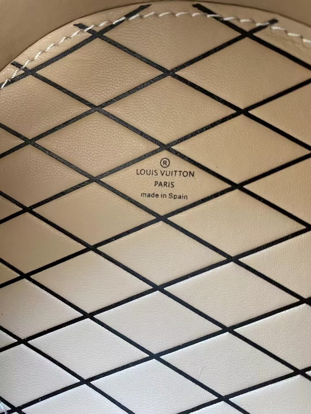 LV Mini Boite Chapeau M83614 13x12x6.5cm