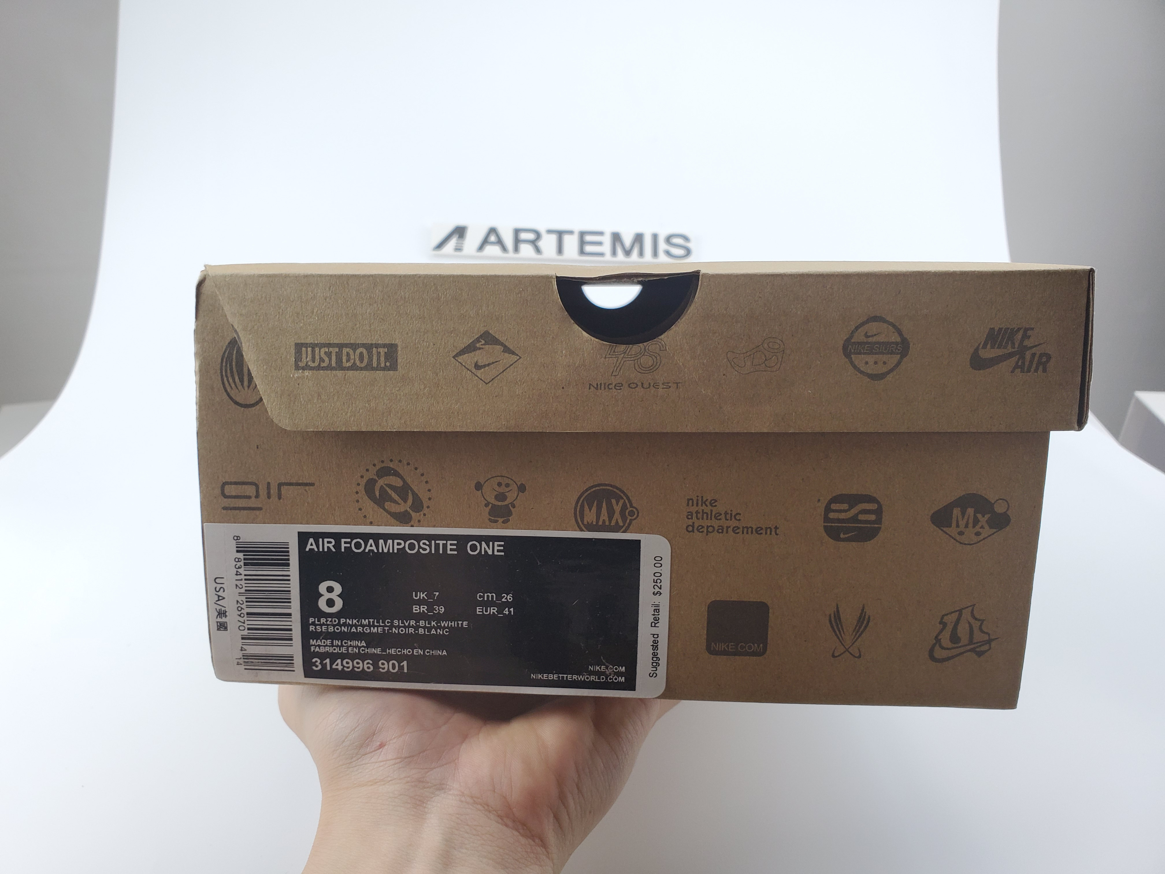 Nike Air Foamposite One “Black/Gold-Red”