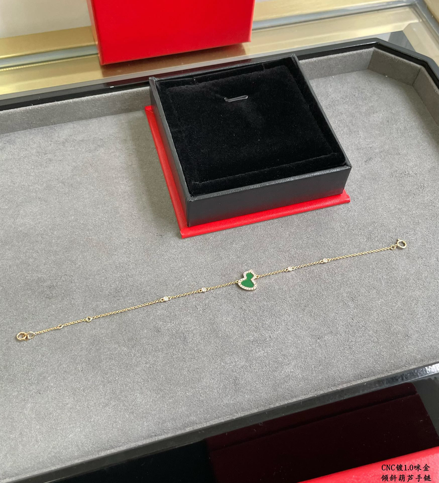 Qeelin Tilted Gourd Bracelet