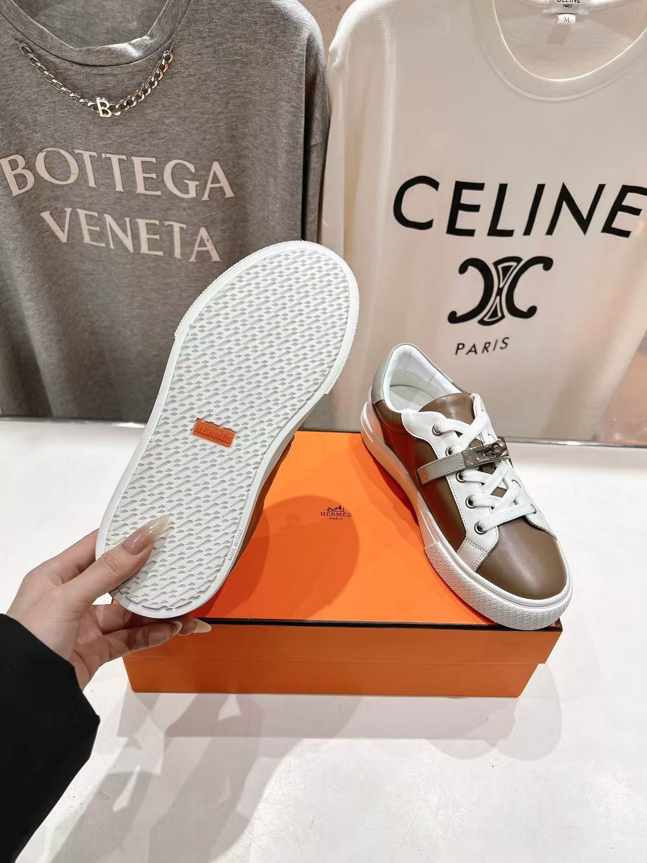 ua H**mes day sneaker