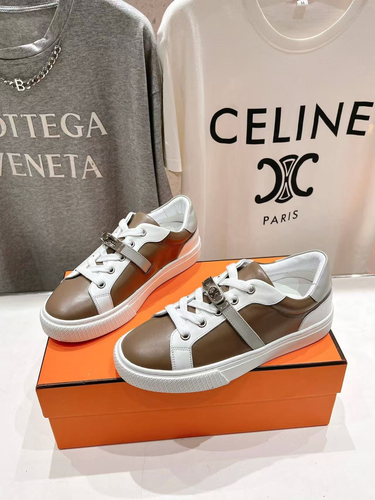 ua H**mes day sneaker