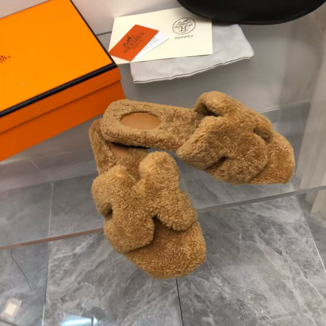 UA Hermès Oran sandal