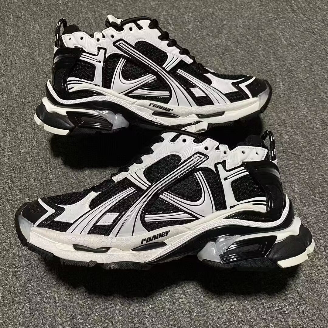 ua Ba*len*cia*ga runner sneaker in white