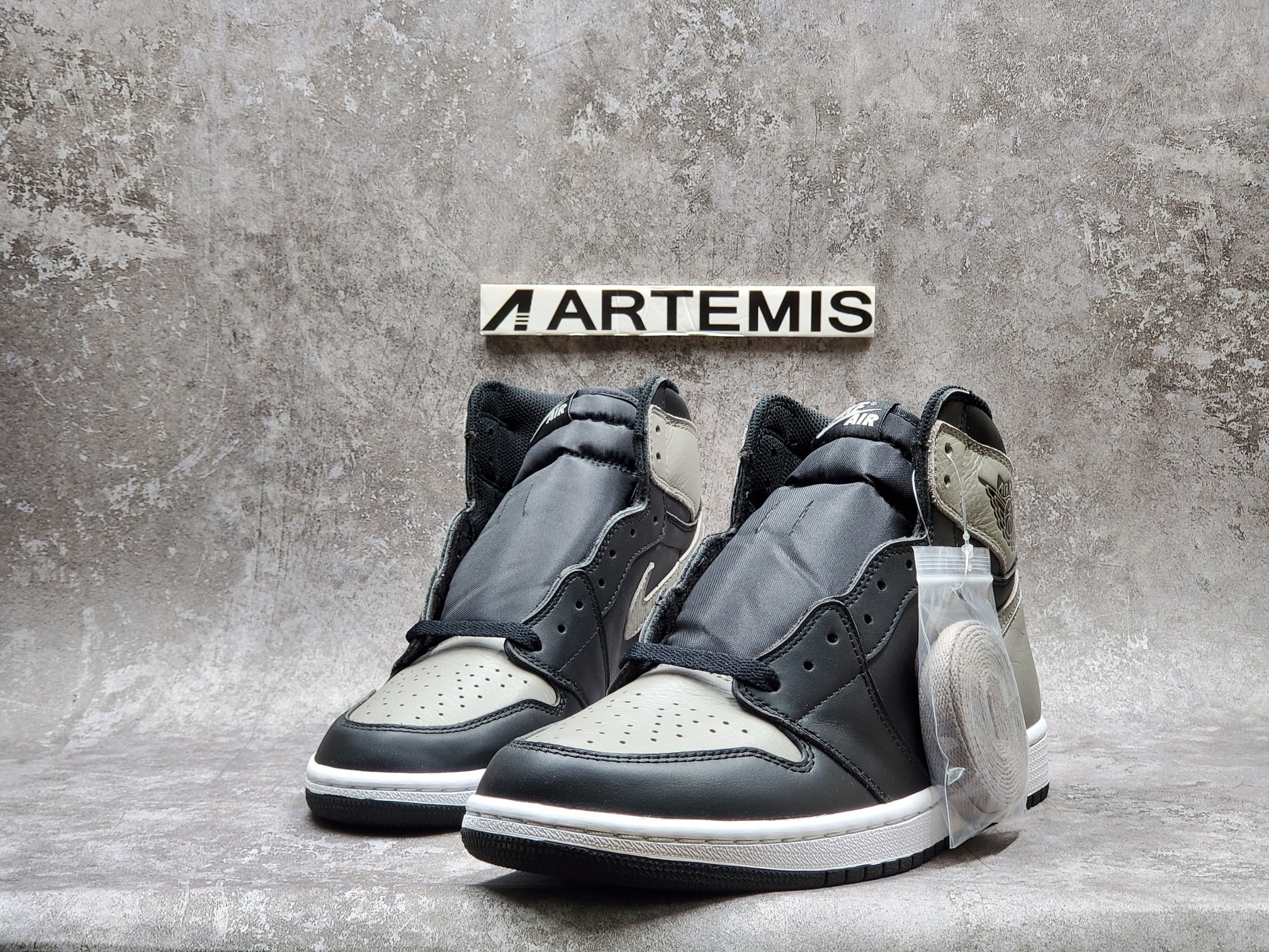 Air Jordan 1 Retro High Shadow