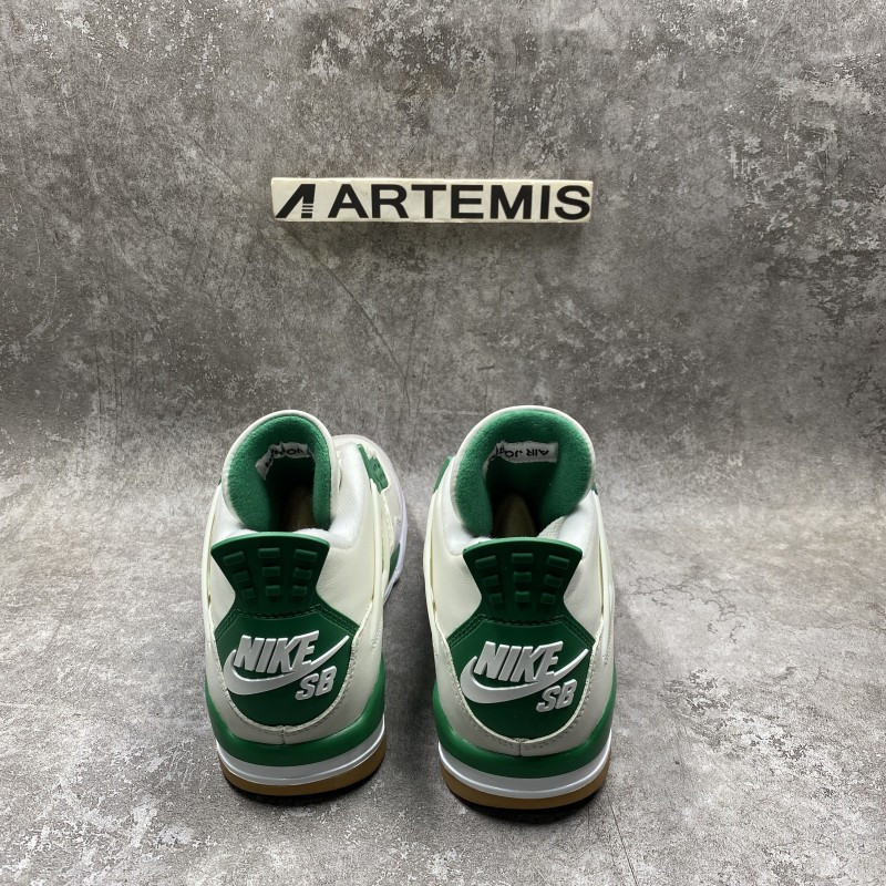 Air Jordan 4 Retro SB Pine Green