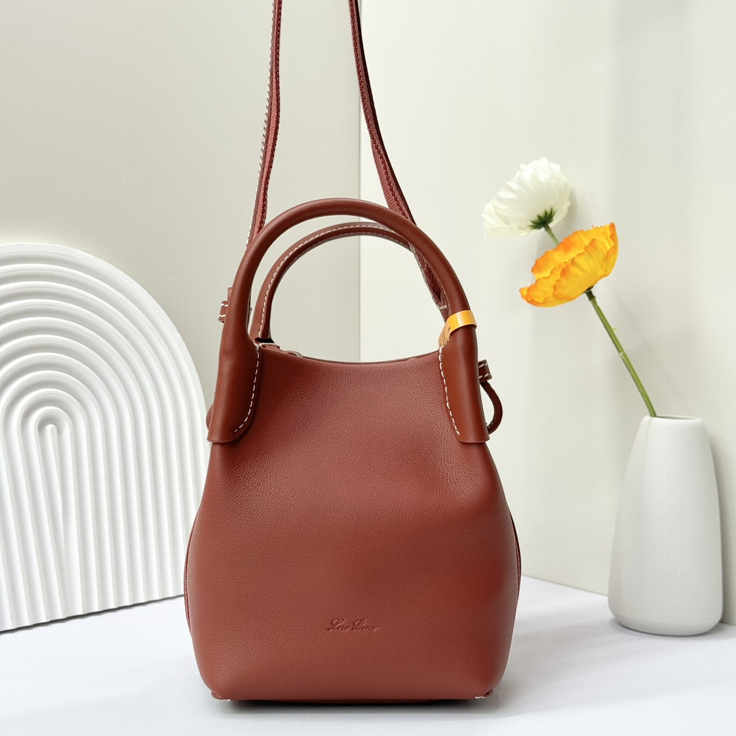 L**o p*ana micro bale bag smooth calfskin 23 x 16 x 14 cm