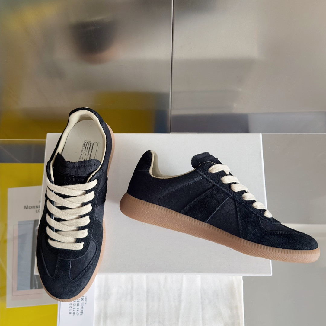 ua ma*s*n Ma*i*la mm6 sneakers