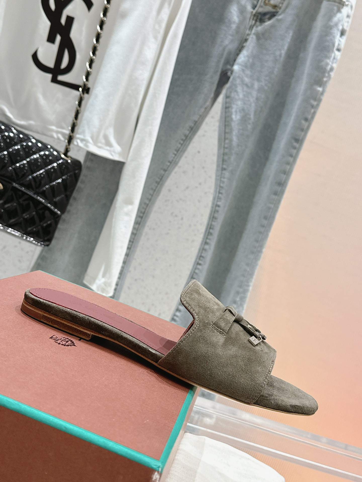 ua L**o p*ana summer charms sandal