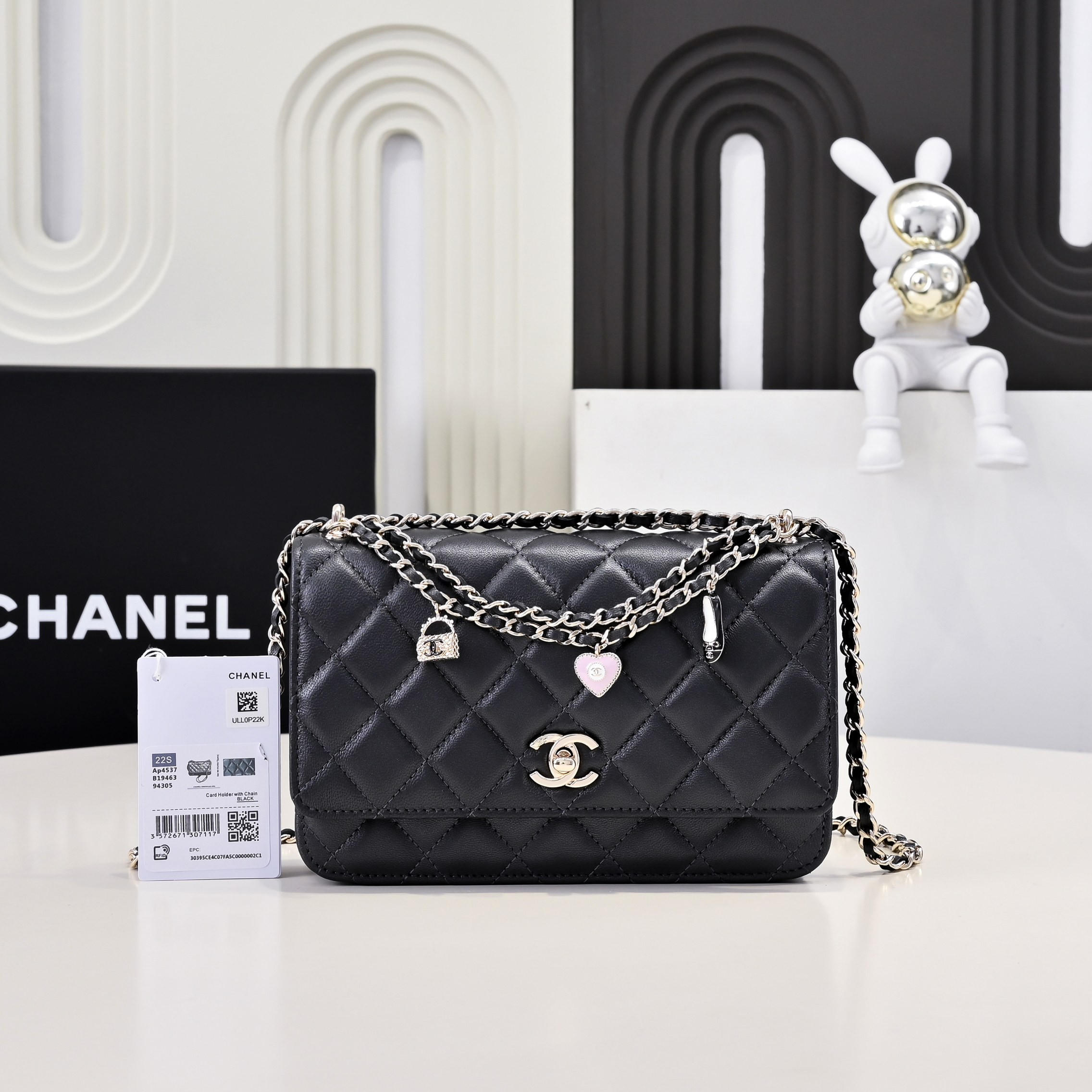 Ch*el spring-summer 2025 pre collection wallet on black ap4537 19.5 × 13 × 3.5 cm