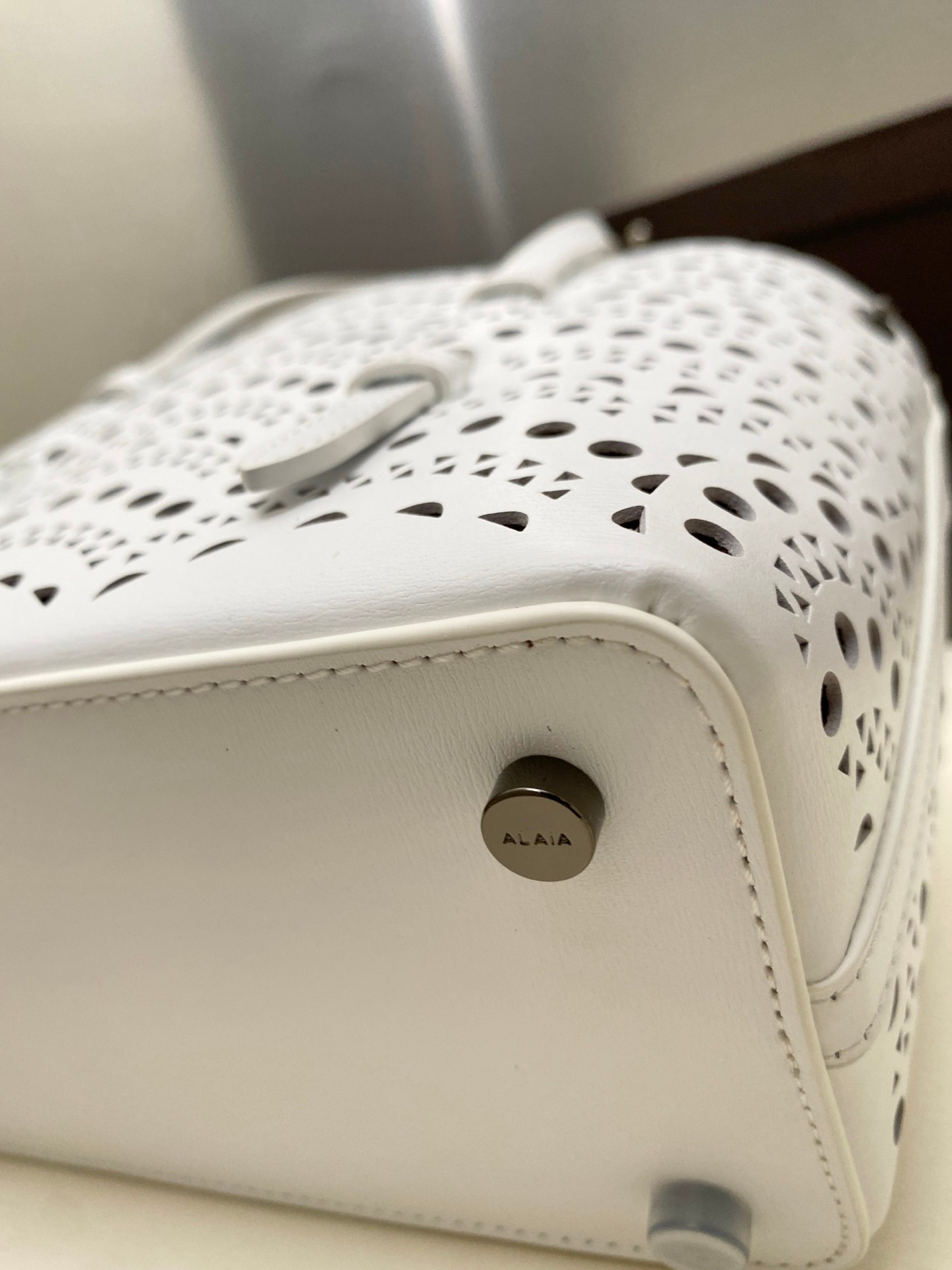 ALAÏA Mina 20 bag In Vienne Wave 20x17x10cm