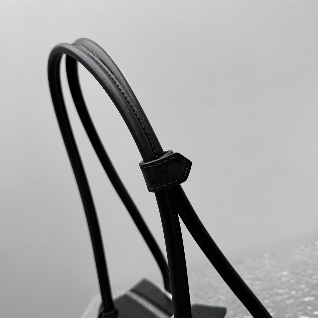 ALAÏA LE TECKEL MEDIUM BAG 33x11x10cm