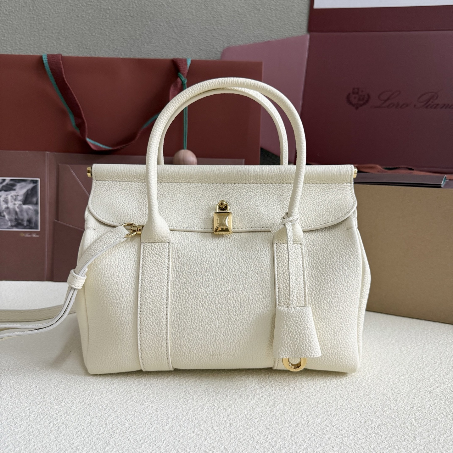 L**o p*ana loom l25 calfskin 25x18x12.5cm