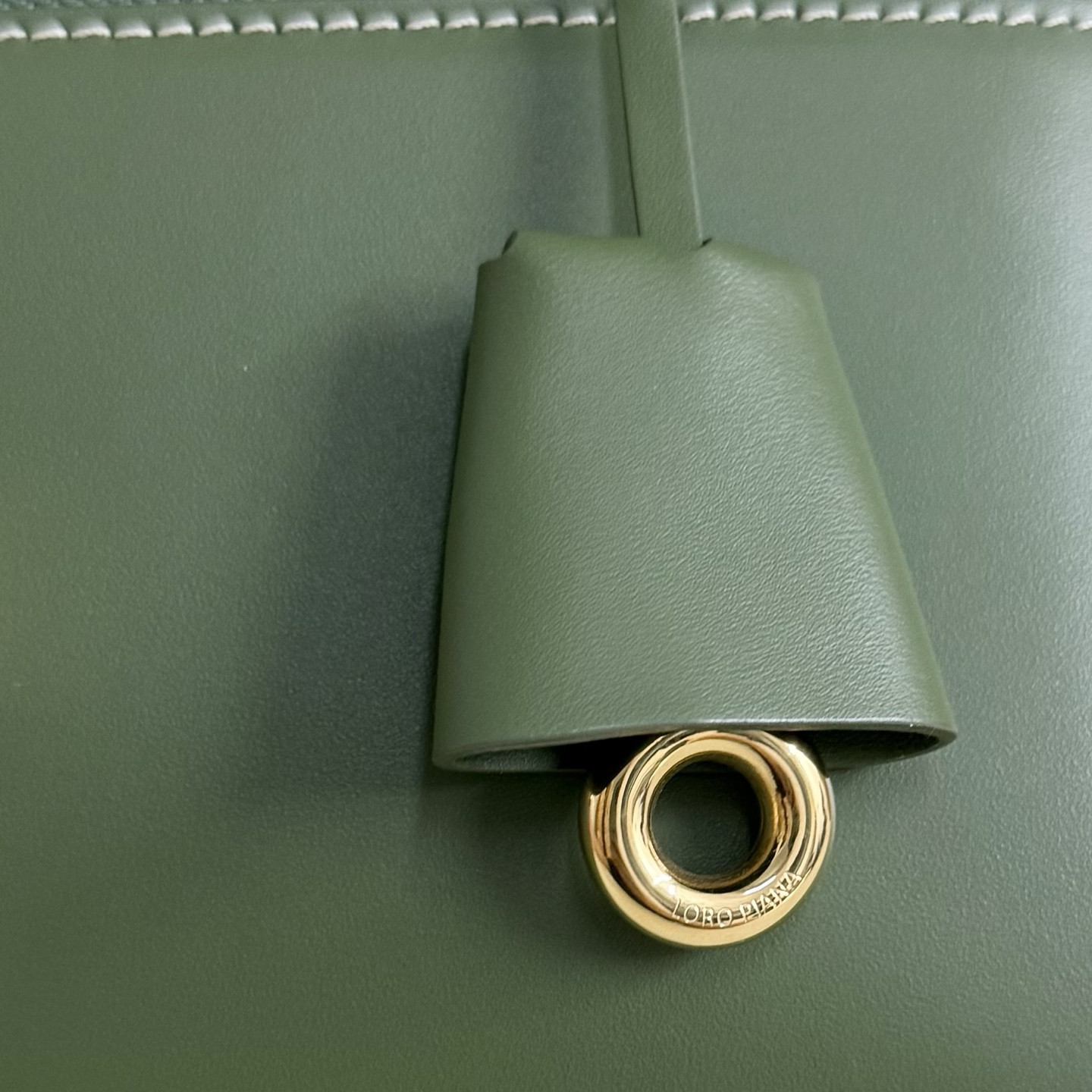 L**o p*ana extra pocket l27 calfskin 16x27x10cm