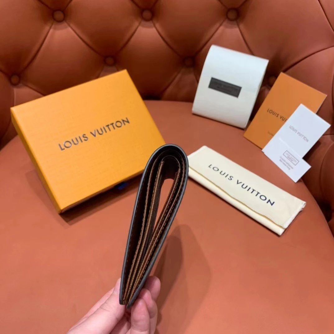 LV Christmas MULTIPLE WALLET M60895